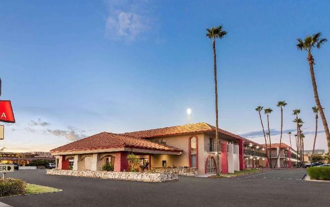 Ramada By Wyndham Mesa Downtown Exterior foto