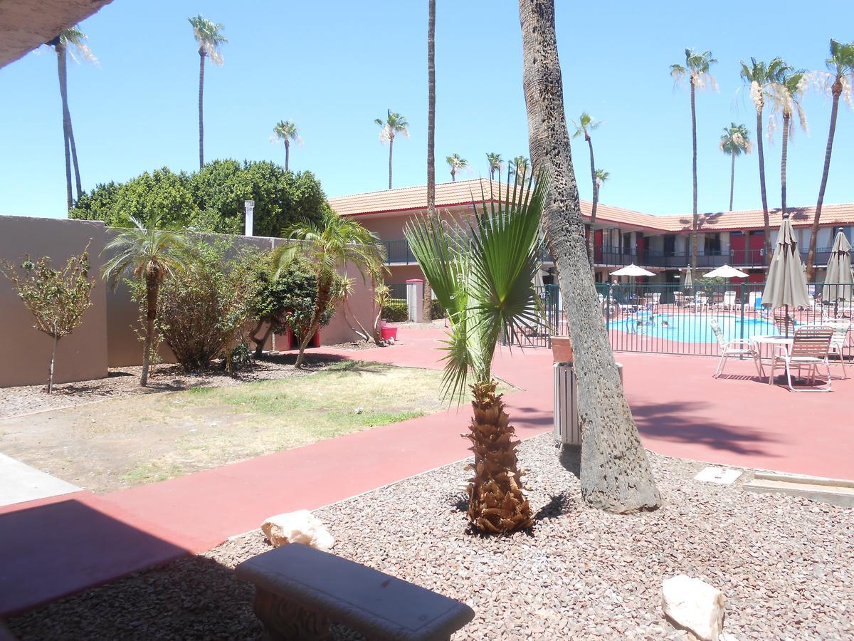 Ramada By Wyndham Mesa Downtown Exterior foto