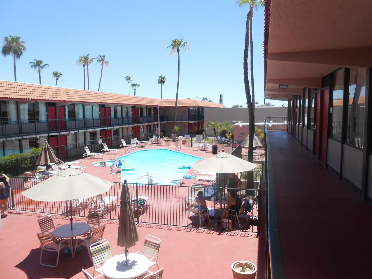 Ramada By Wyndham Mesa Downtown Exterior foto