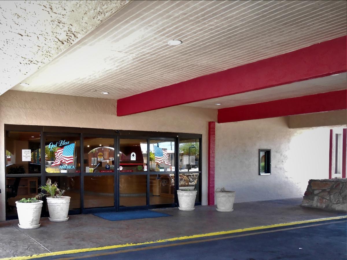 Ramada By Wyndham Mesa Downtown Exterior foto
