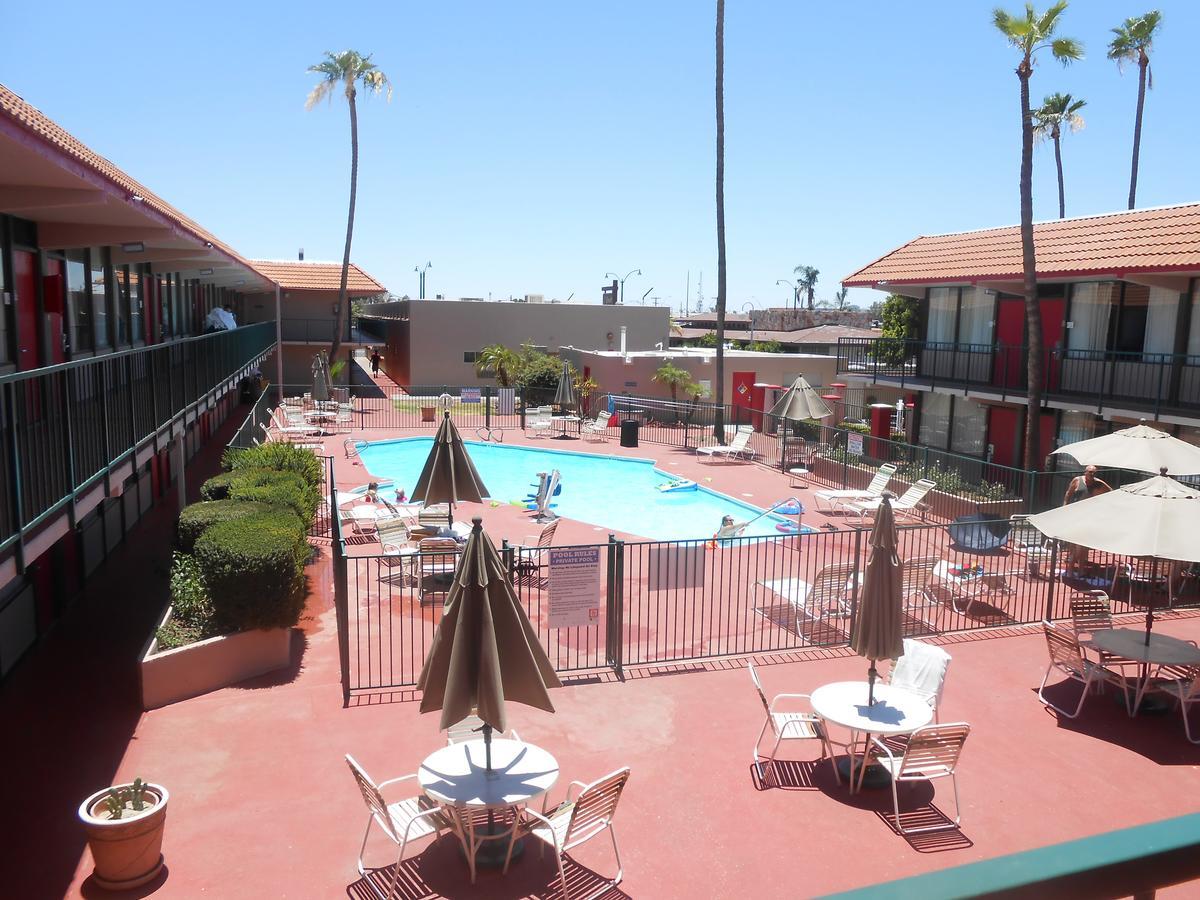 Ramada By Wyndham Mesa Downtown Exterior foto