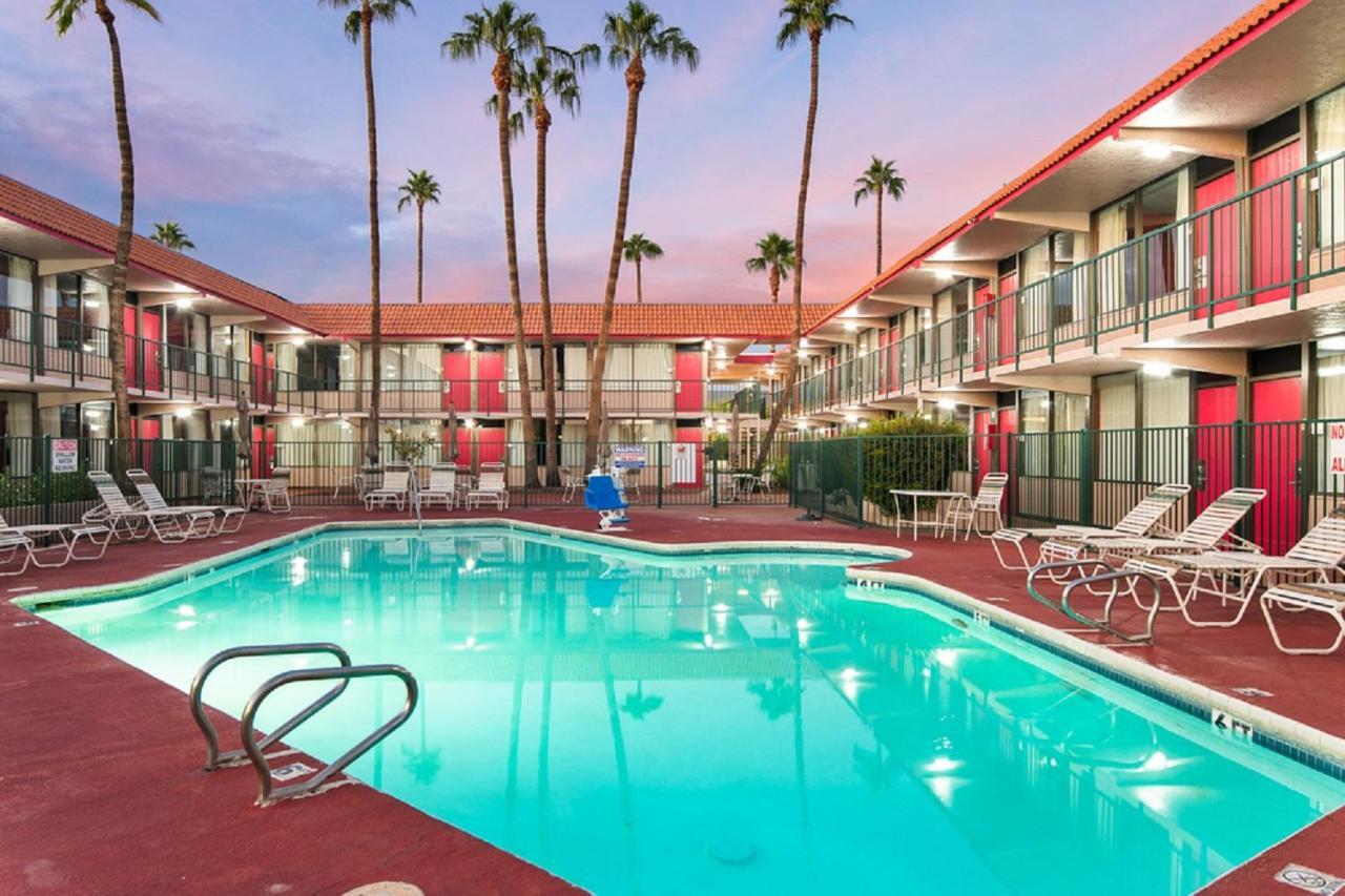 Ramada By Wyndham Mesa Downtown Exterior foto