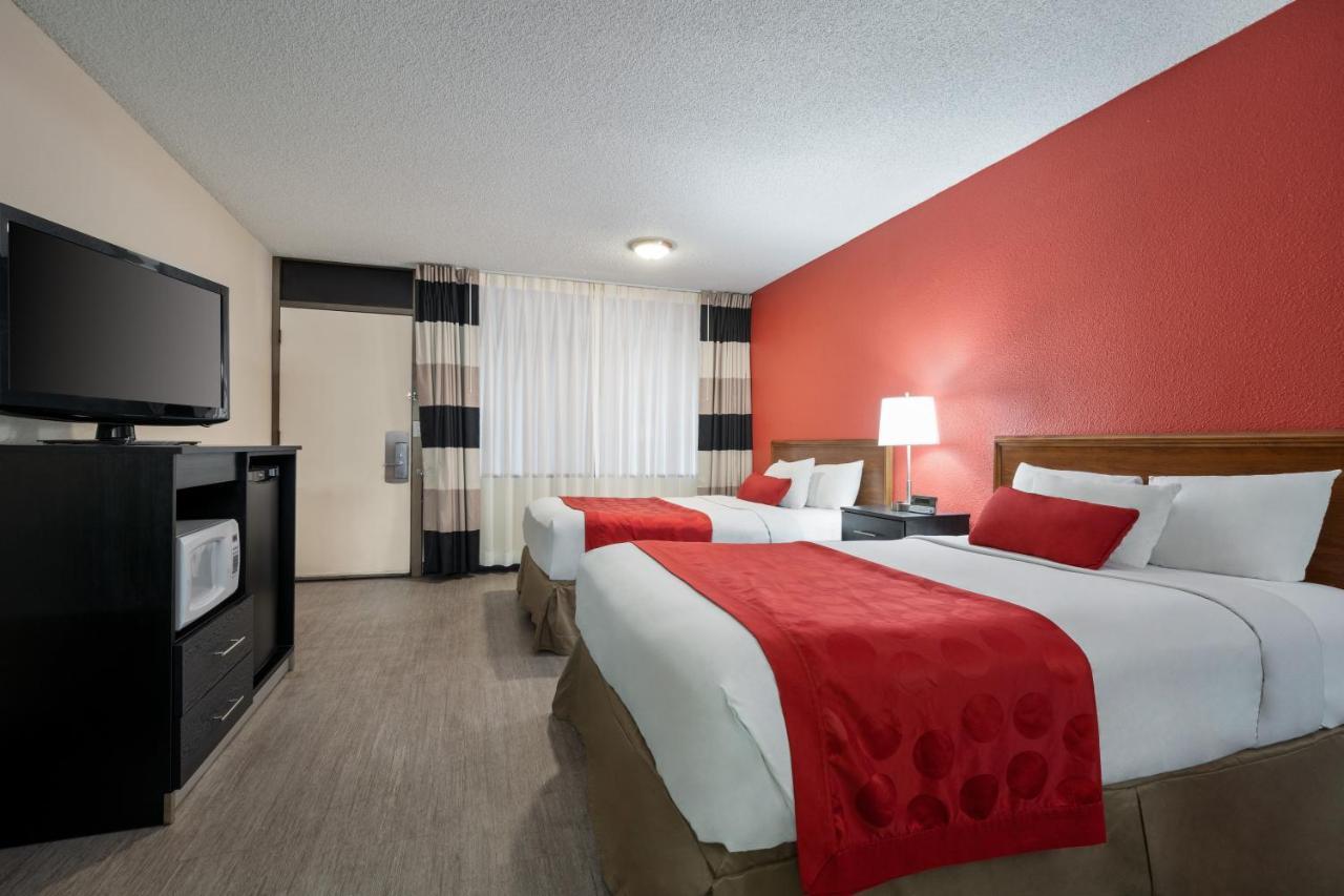 Ramada By Wyndham Mesa Downtown Exterior foto