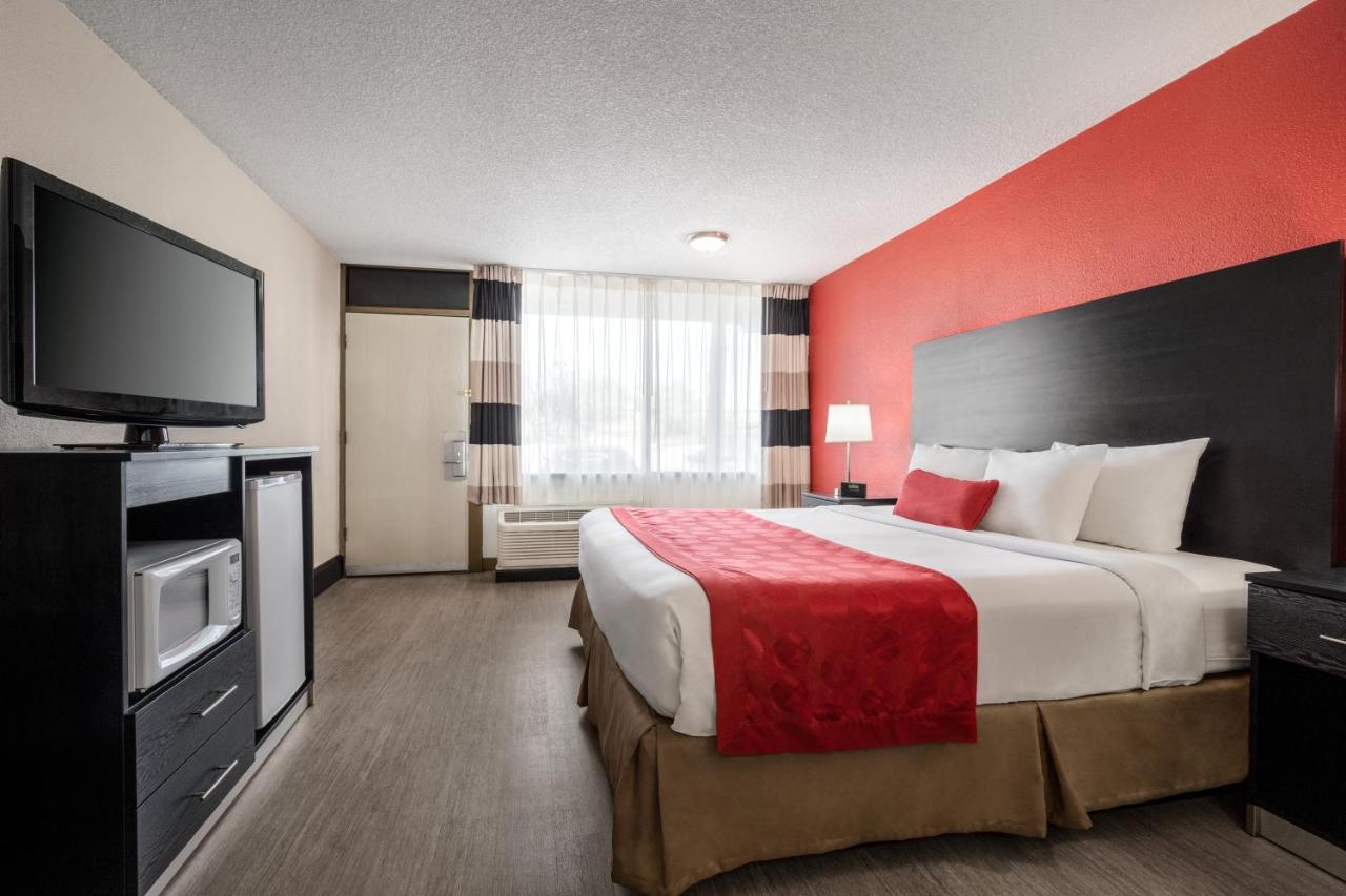 Ramada By Wyndham Mesa Downtown Exterior foto
